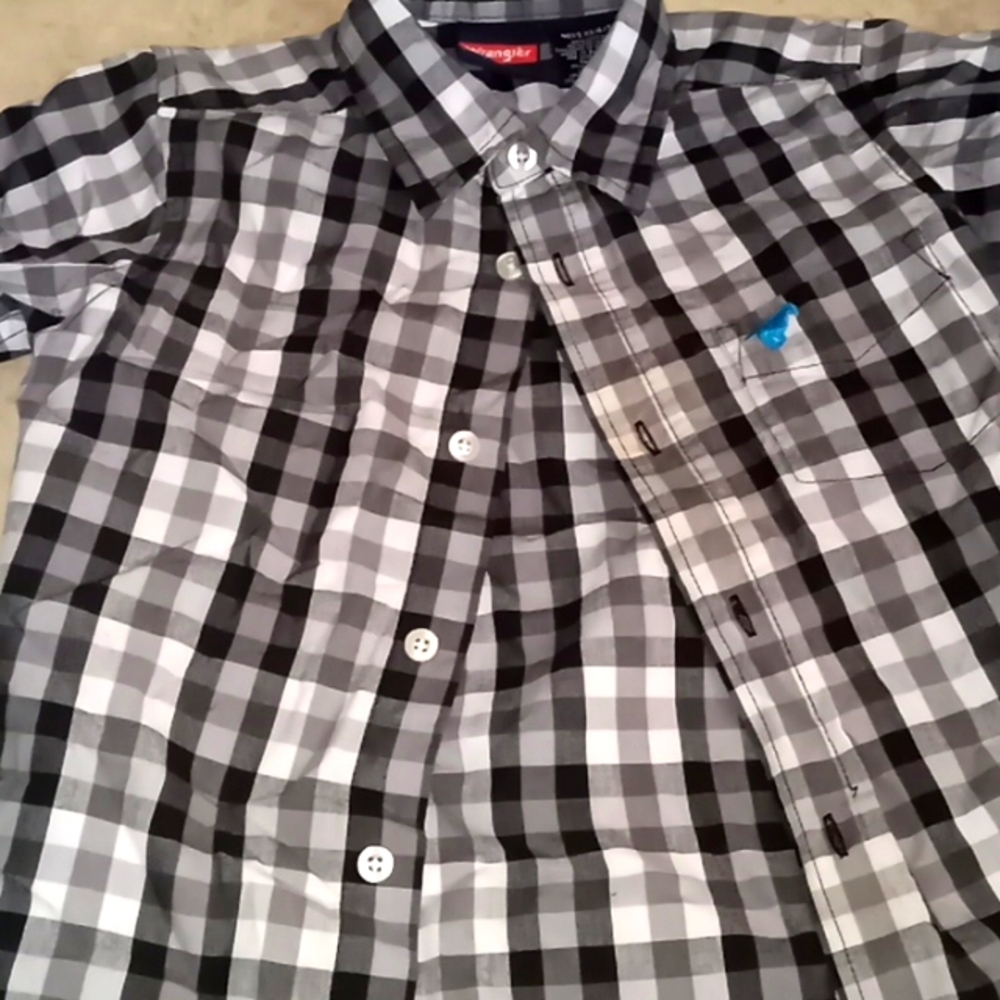 Boys size 5 wrangler button up